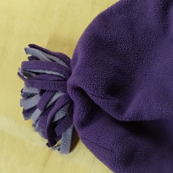 Purple tasselled cap - Picture 6 of 7